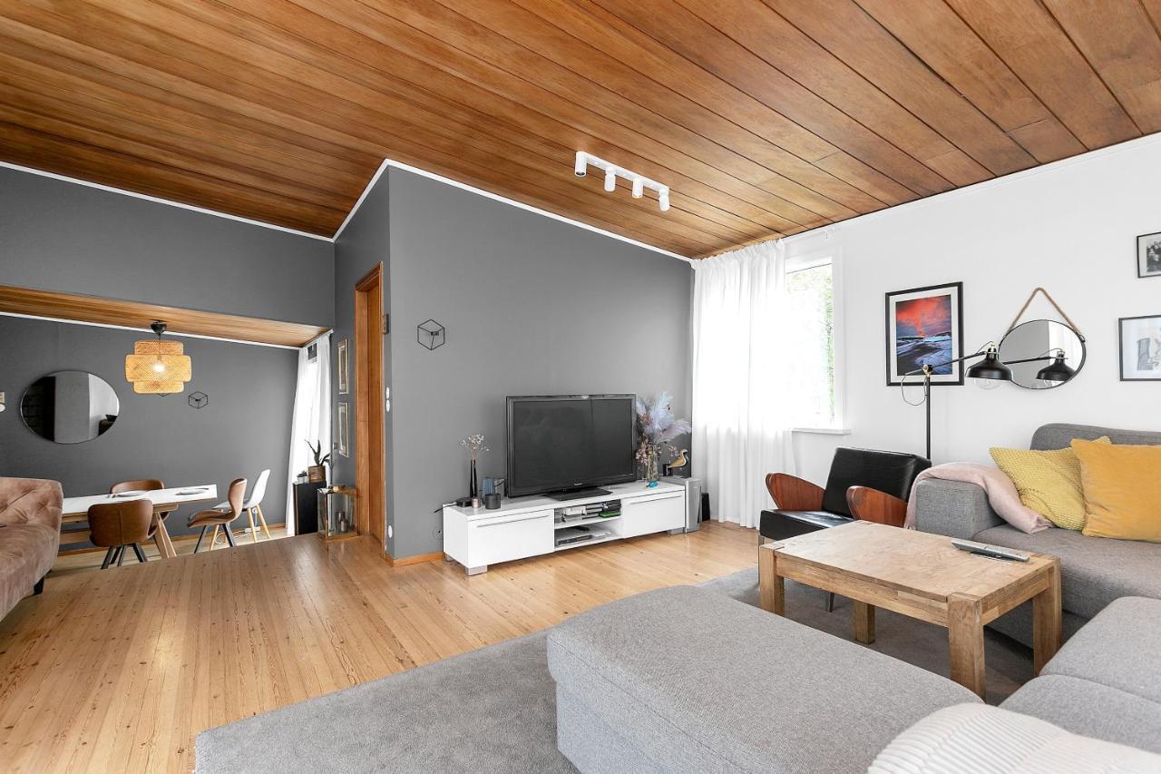 House - Villa With Garden And Hot Tub, 2 Min From Reykjavik Garthabaer Eksteriør bilde