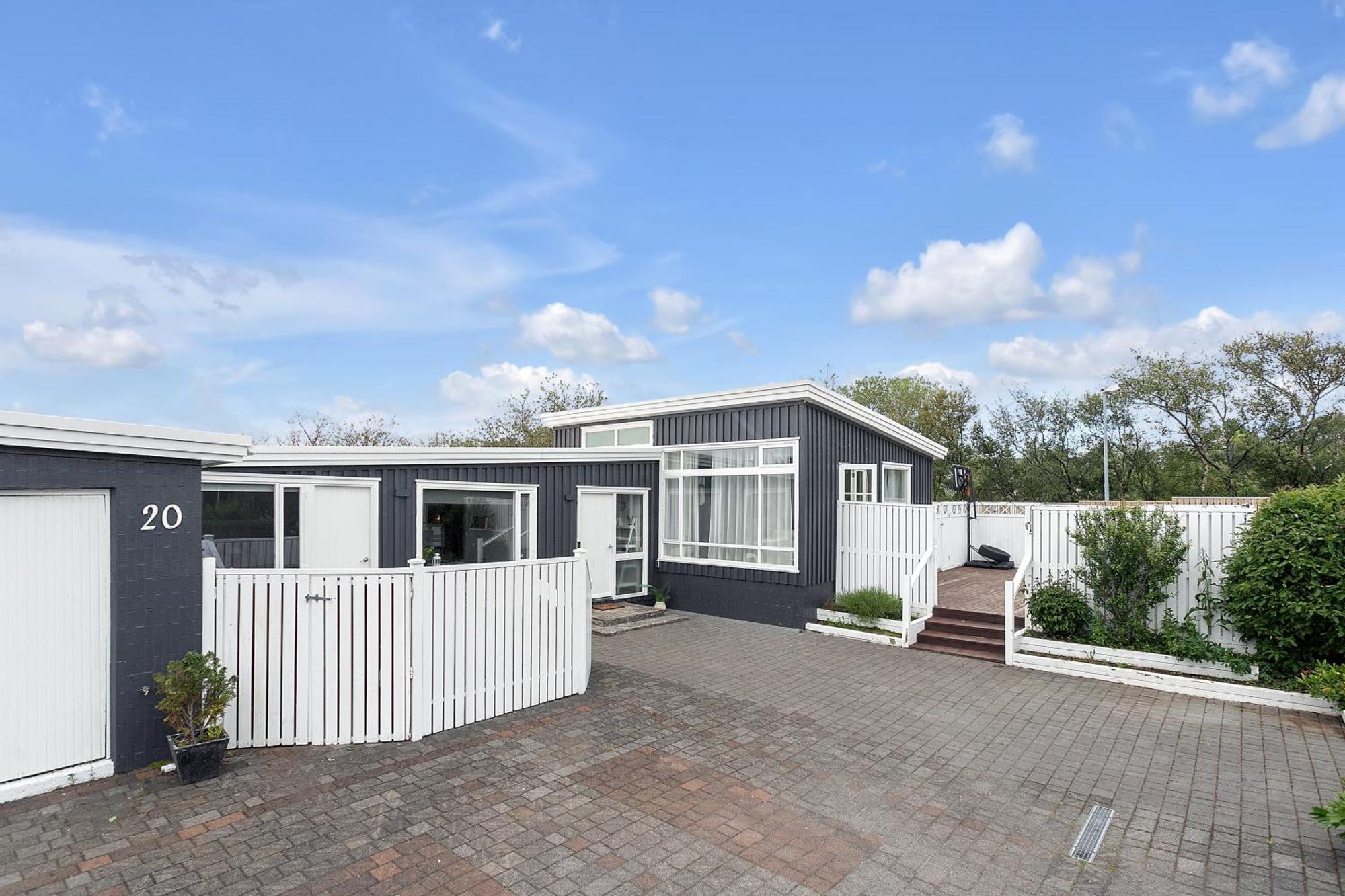 House - Villa With Garden And Hot Tub, 2 Min From Reykjavik Garthabaer Eksteriør bilde