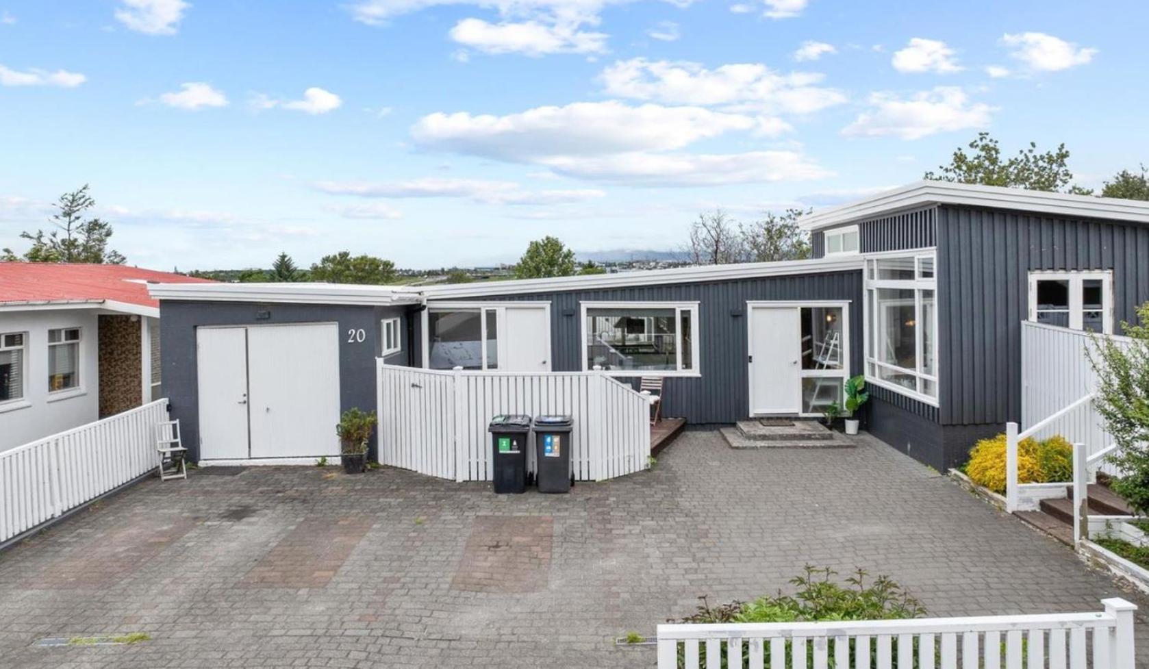 House - Villa With Garden And Hot Tub, 2 Min From Reykjavik Garthabaer Eksteriør bilde